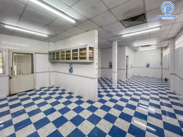 บ้านเดี่ยวมือสองย่านปทุมธานี ม.ปาริชาติ ถนน 345 บ้านแบรนด์คุณภาพระดับ L&H บนเนื้อที่กว้าง 81 ตร.ว. ฟังก์ชัน 4 ห้องนอน 3 ห้องน้ำ 2 ที่จอดรถ บนทำเลดี เชื่อมต่อถ.สะพานนนทบุรี-บางบัวทอง, ถ.ติวานนท์ ได้บ้านหลังใหญ่ในราคาที่คุ้มที่สุด! รีบจองเลย!